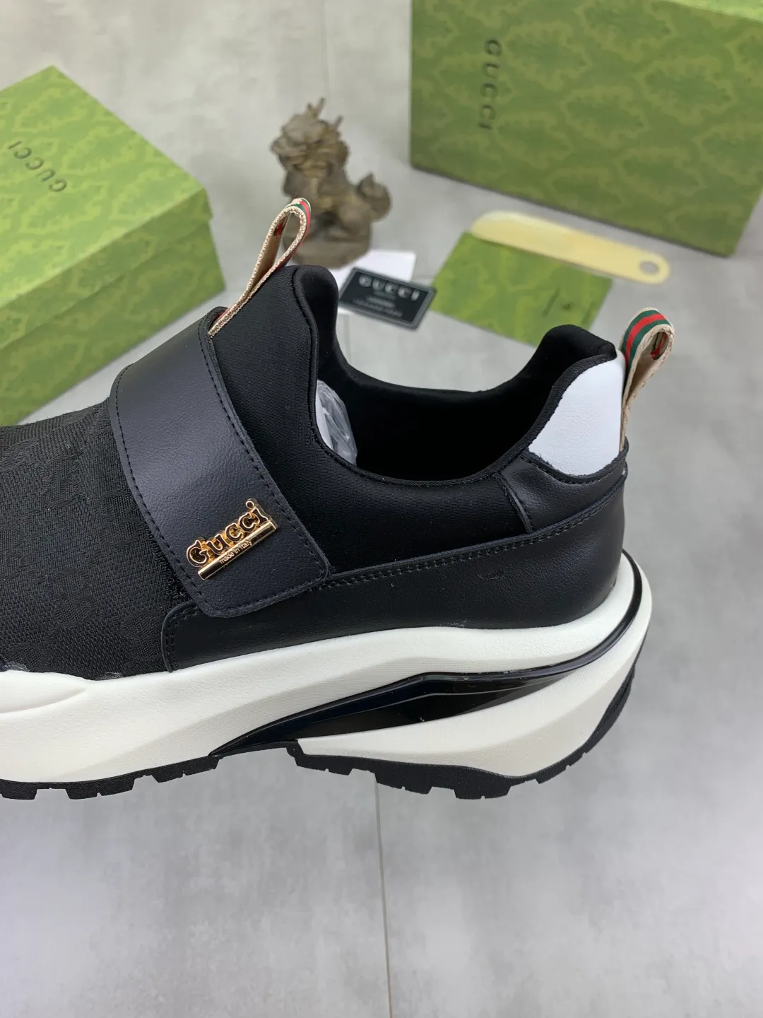 Men's Men's Shoes P440 💰[New Style] 🆘 The latest model from Gucci's official website🎁Classic casual and fashionable men's shoes👟Hot style💥The style is simple and elegant, exclusive for trendy men. Unique official website latest brand elements👑Gucci original decoration, fashionable and generous, the fabric is made of original soft calfskin➕Comfortable soft sheepskin lining ✅The official website specifies wear-resistant foam outsole_full of elasticity, classic model taken in real life🎬Color: 3️⃣colors available😍Number: 38-44